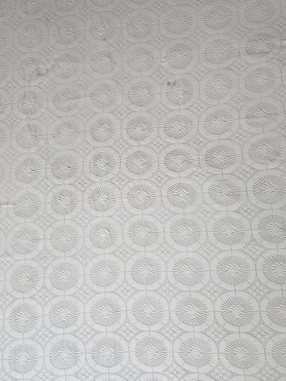 VINTAGE HANDMADE CLUNY LACE TABLECLOTH - Picture 6 of 10